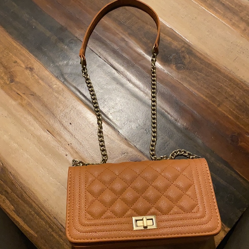 Brown crossbody, lightweight and a neutral color - Picture 2 of 3